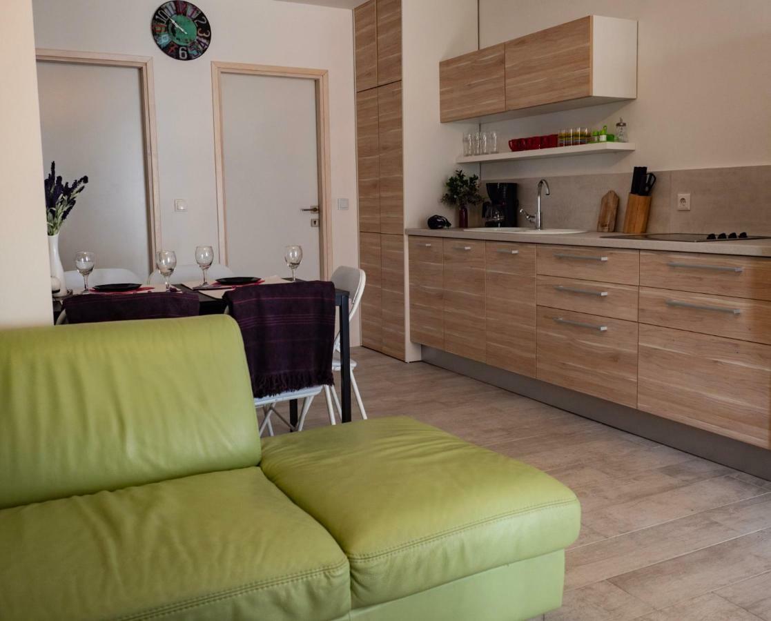 Appartamento Luciana Povljana Esterno foto