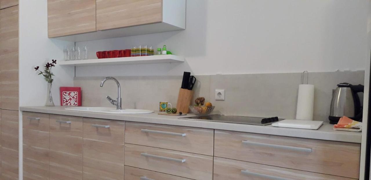Appartamento Luciana Povljana Esterno foto